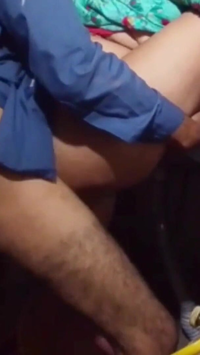 Domaći seks sa amaterkom koja jaše kurac i doggystyle creampie. MILFA sa velikim dupetom | Klip 1