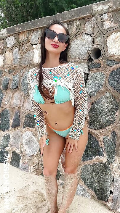 Bikini-vergnügen Und Sexy Tanz Am Strand