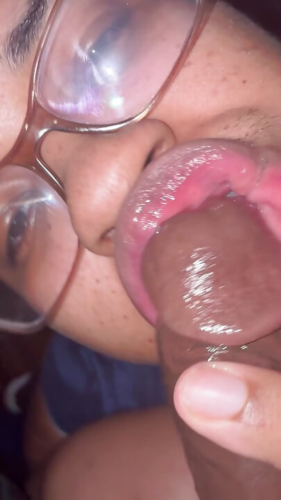 Juicy lip trans getting throat used
