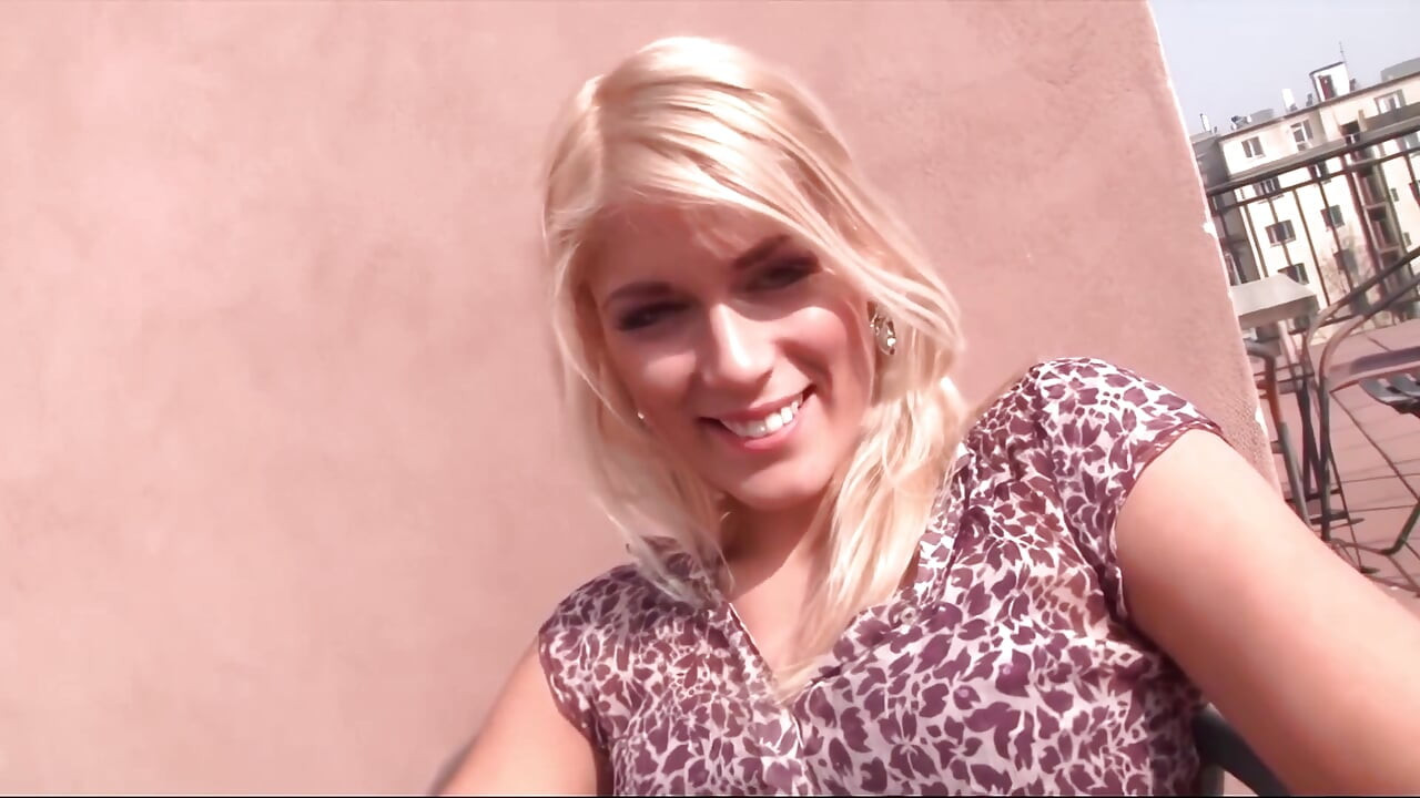 Sandy's Teeny Casting - Horny Slut Gets Fucked Trong Khi Cô Liếm Âm Hộ! Ba người tuyệt vời!