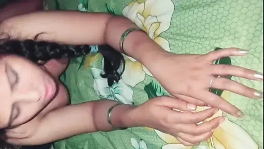 Latika macht doggystyle mit großem schwanz des älteren stiefbruers ficken