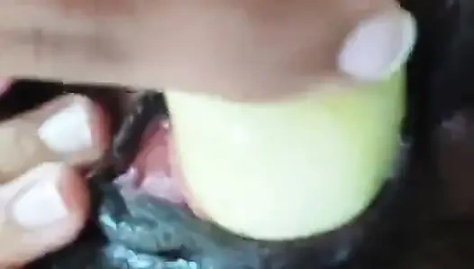 Hintli azgın kız dildoyla mastürbasyon yapıyor