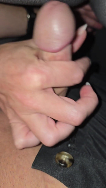 Drkanje kurca u avionu sa ljudima okolo! | Klip 1