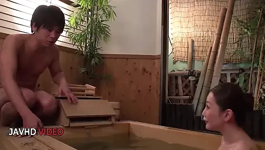 Tsubasa Takanashi'nin şehvetli Asyalı sakso ve samimi seks deneyimi