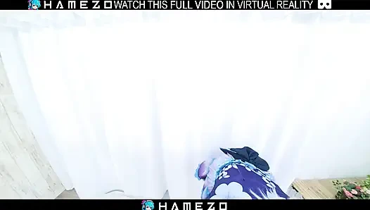 Возбужденная японская девушка Mika Amimura с большими сиськами трахается, когда громко стонет, в VR.