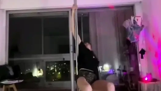 Çıplak Dansçı