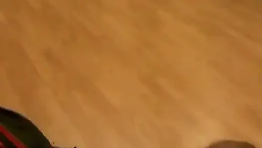 Büyük yaraklı kameraman muhteşem sarışın döl sürtüğü emdiriyor