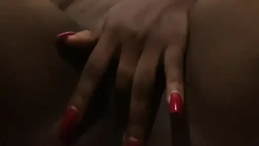 Ich bin so geil, dass ich nicht aufhören kann, meine nasse muschi zu fingern