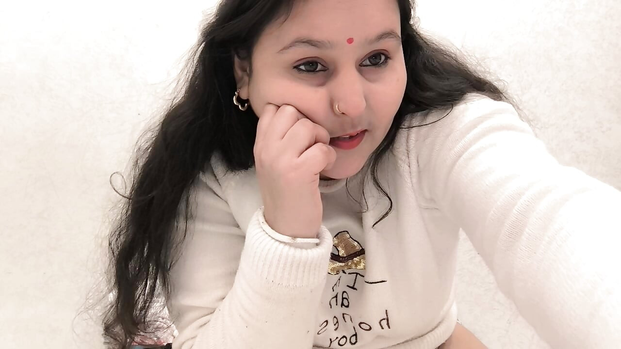 Puja bhabhi dedilhando buceta