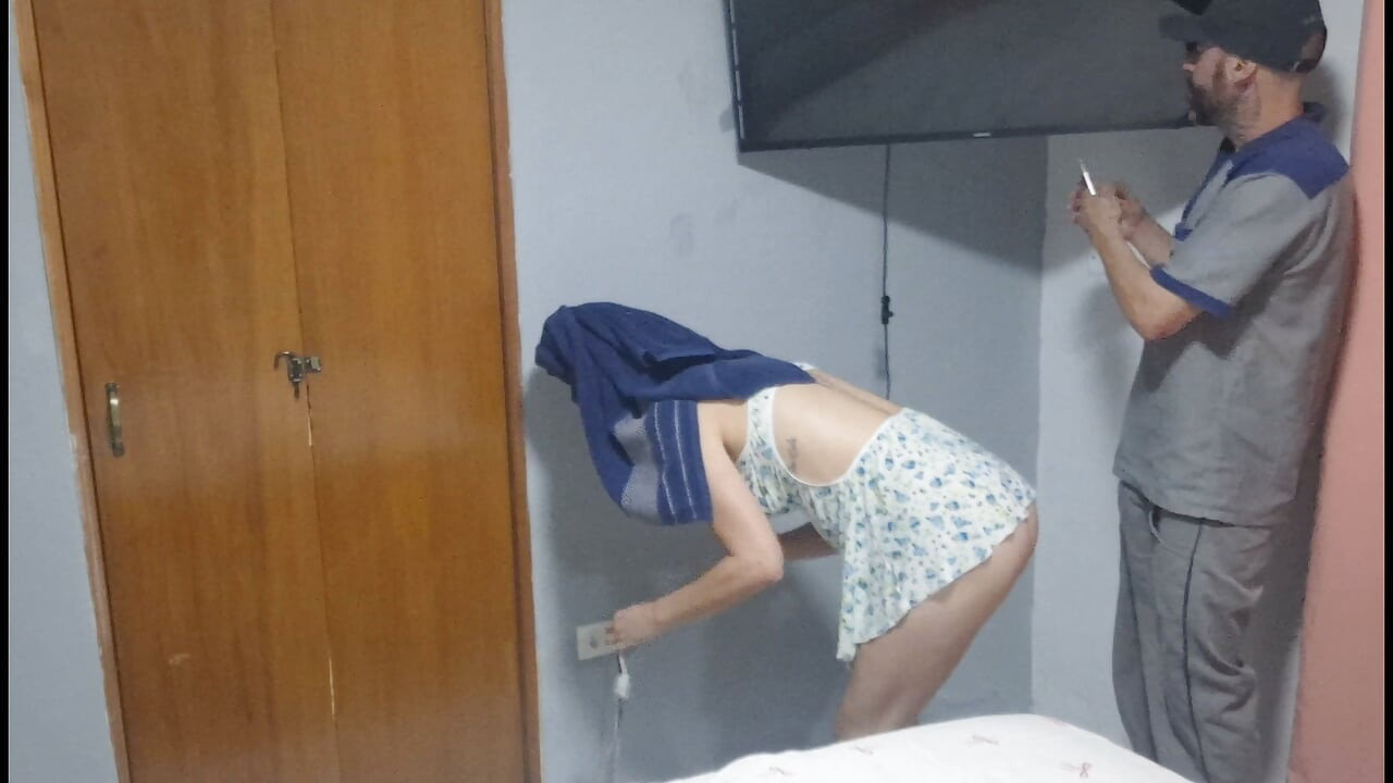 I Welcomed the Cable TV Technician Without Panties and Gave Him My Pussy Without a Condom!