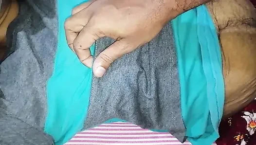 Behaarte muschi desi dorfmädchen körper necken