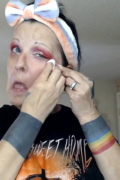Quick Applied Mature Make up