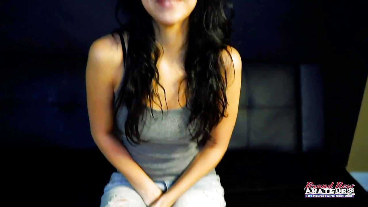 Zierliche brünette studentin sabrina lutscht tief, reitet hart und felgen gierig!