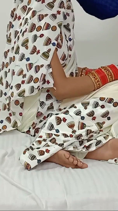 White sadi me ap aur bi sundar dikhati ho | Clip 1