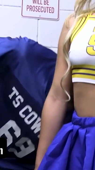Patru tipi, o fată - drăguț și asiatic magazin Lyfter Luna Lux Gangbang și ejaculare facială pentru furt! | Clip 1