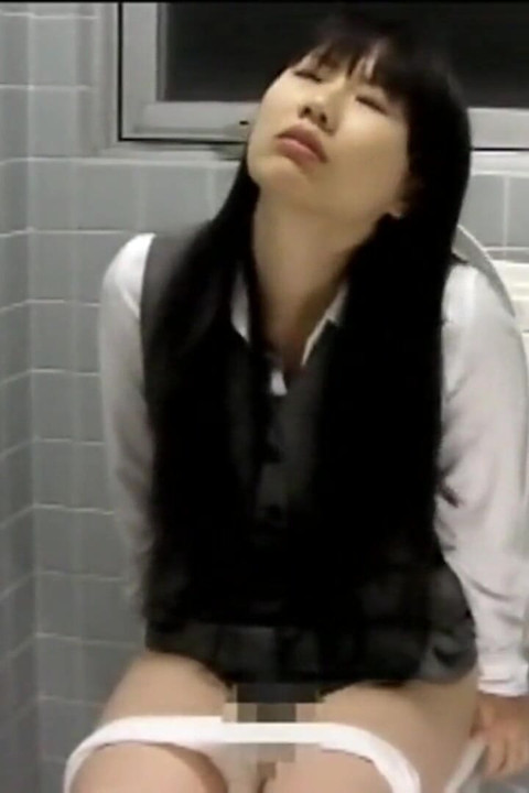 Stuck up Older Woman - Toilet Masturbation Episode 6