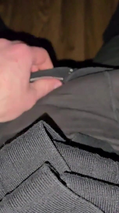 PhantomGentX – Muskulöser Daddy wichst nach Feierabend seinen dicken behaarten Schwanz | Clip 1