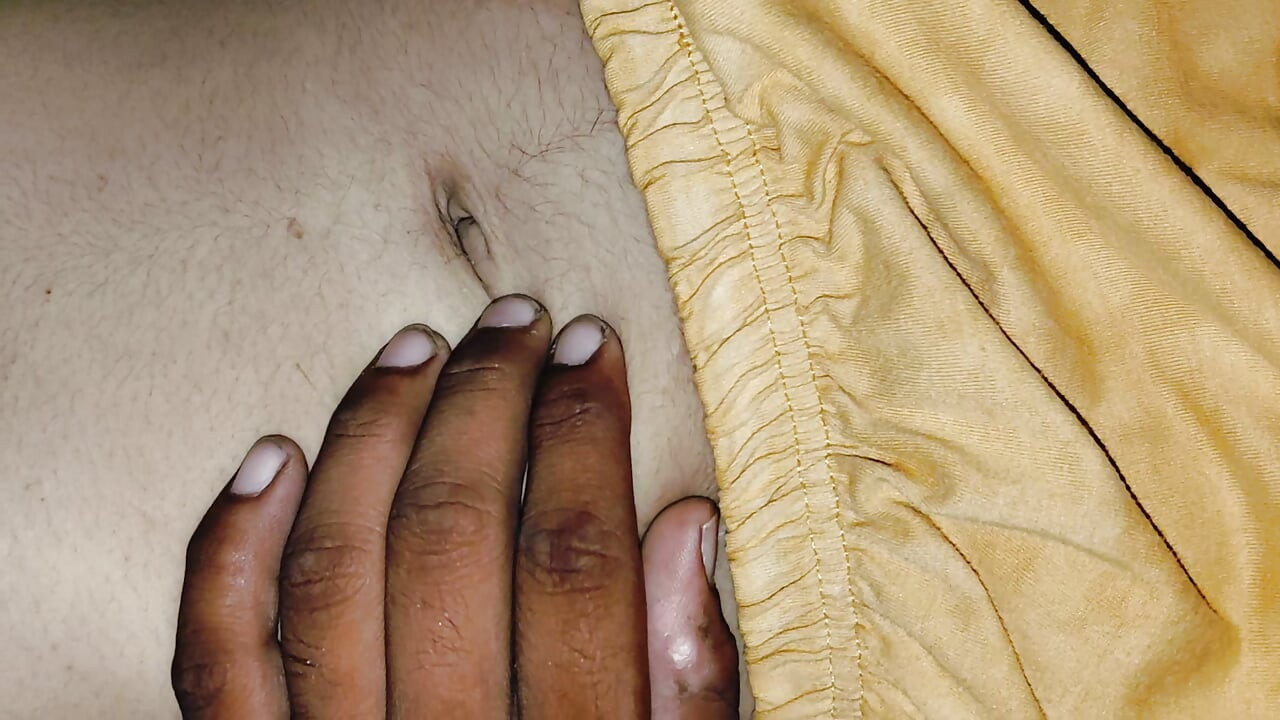 Mera mote mote boobs aur gili chut ka pani pe lo friends