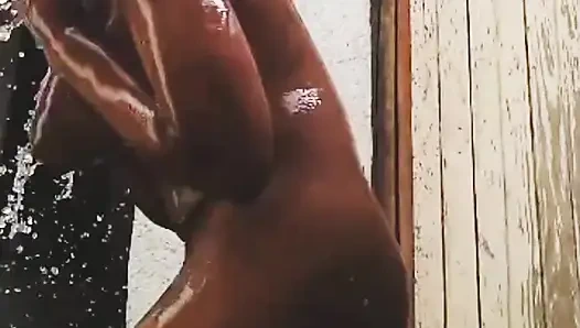 Купание на улице, публичная баня