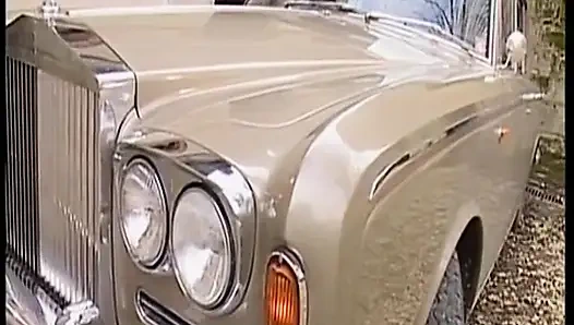 Büyük götlü sarışın Alman orta yaşlı seksi kadın gavat klasik sahnede anal seks yapıyor