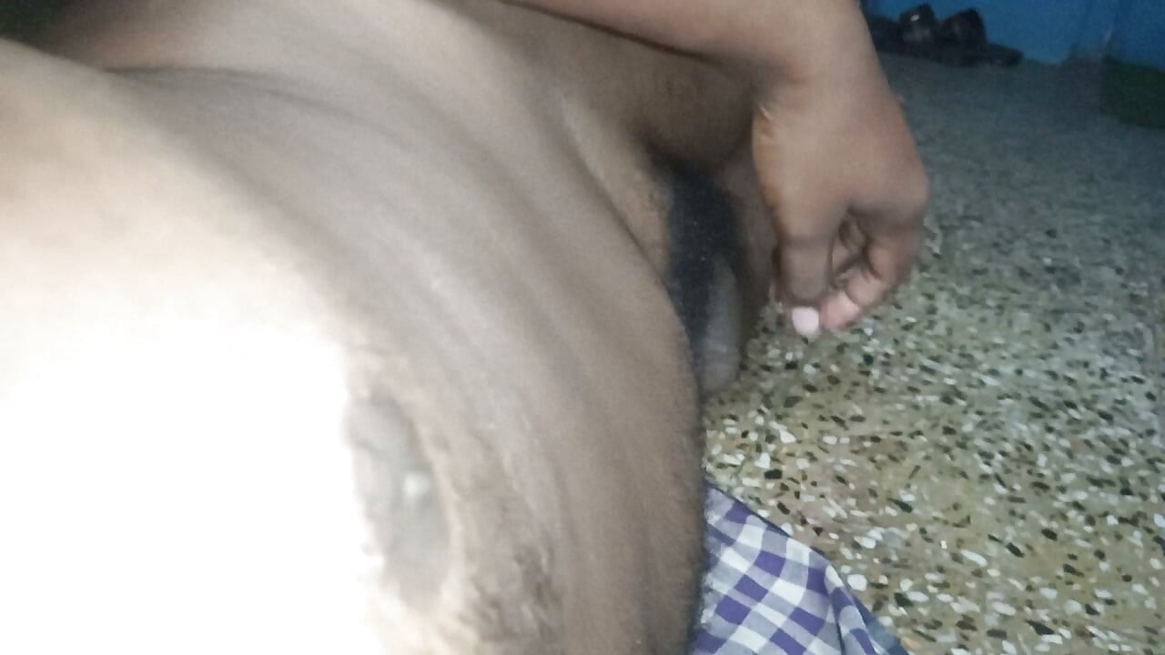 키스하는 입술로 마누라 보지를 빨고 있어