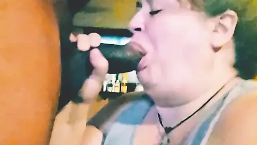 Üvey anne her zaman bir şey aramak için bodruma boşalıyor