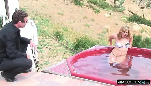 Wilder Outdoor-Sex mit geiler Blondine