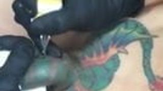 Tatuatore - tatuaggio per il cazzo stesso