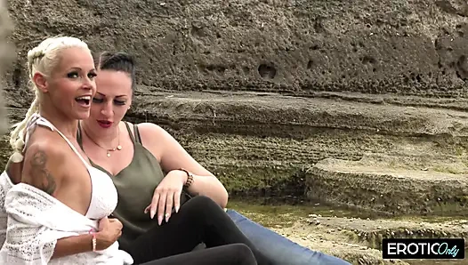 Two Girlfriends Suck Their Vacation Acquaintance's Trunk