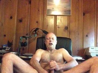 Brent&#39;s Dare - прямой мужской дилдо в заднице мастурбирует в любительском видео