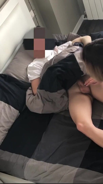Spektakularan trenutak iz filma "Sobarica nije mogla odoljeti kad je vidjela penis svog gospodara"