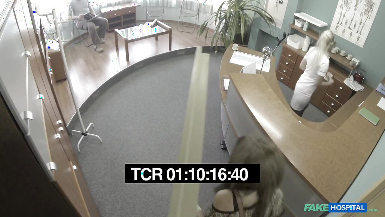 Fałszywy szpital - gorąca młoda dupa mówiła do pełnego badania bierze kremówka