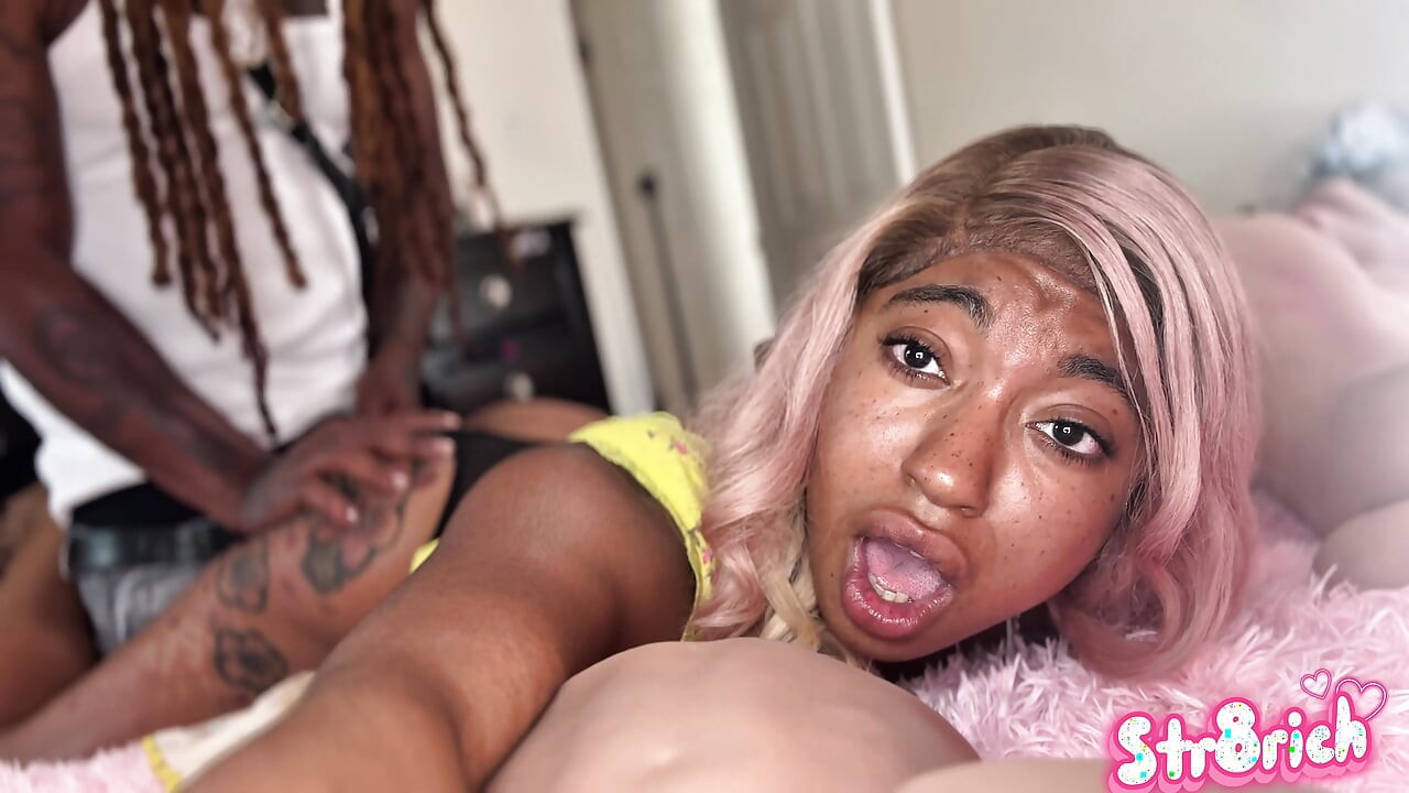 Min kæreste på arbejdet, når min stedfar er i min varme teenagefisse, strækker mig bredt ud