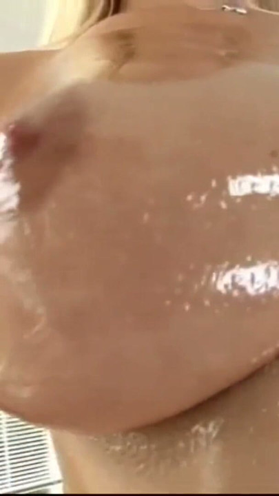 Solo Babe Ciquita from Prague - Outdoor Play | Clip 2