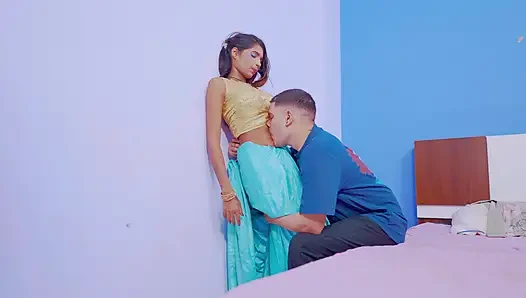 Seksi ince yenge balkonda tek başına otururken devar tarafından baştan çıkarıyor