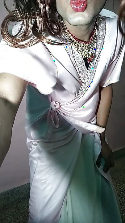 Η σέξι πανέμορφη σατέν νυχτική και saree μπλούζα μου