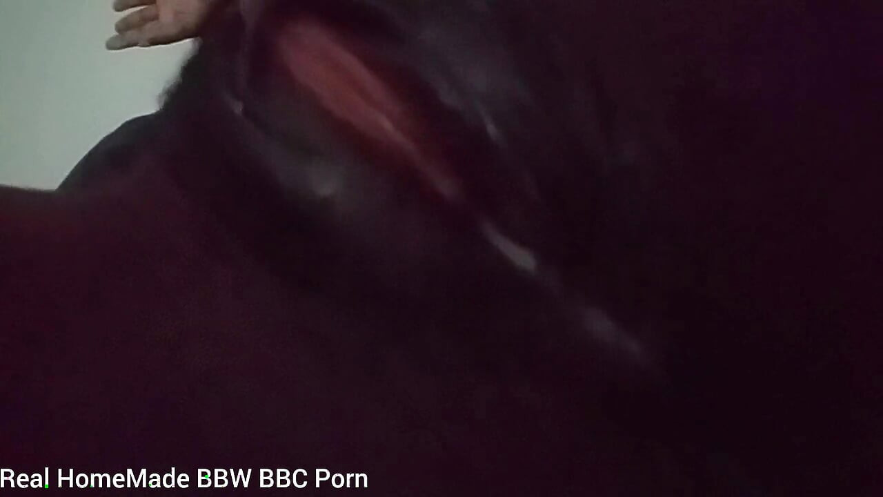 Close na buceta de mãos livres pingando orgasmos molhados