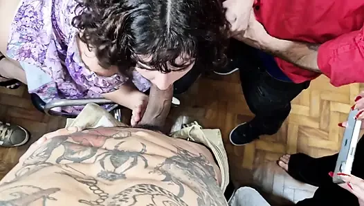 Трахаю горячих телошек этих двух шаловливых белых девушек, двойное проникновение и анал