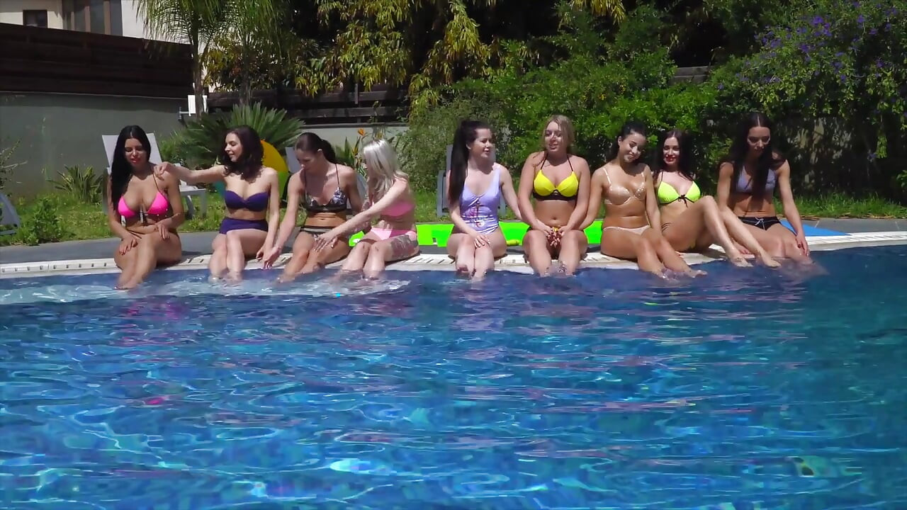 Pesta kolam remaja lesbian liar sebenar