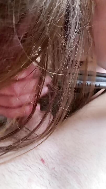 Uma estudante gostosa tirou minha virgindade quando eu tinha 18 anos