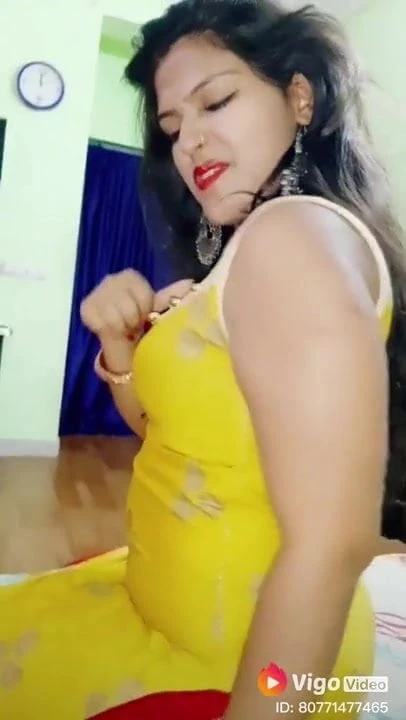 Neeta ka sexy figure aur seductive curves... maal hai tu