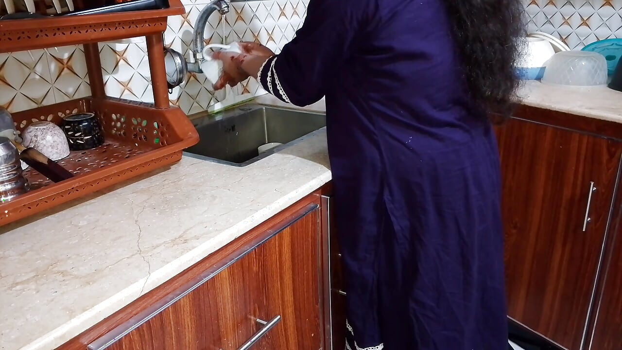 Indian husband has sex with his wife in the kitchen