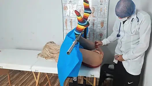 Гинеколог не знал, что его снимают!