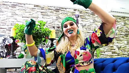 Kiss Poison Ivy'nin yeşil dudaklarını öp