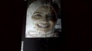 Камшот на лицо в хиджабе