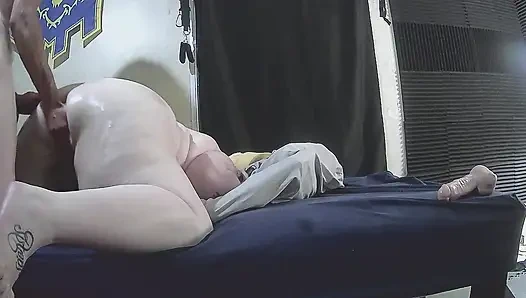 Лена Anne принимает большой белый член в грубой долбежке