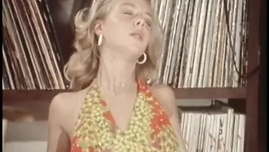 Zwei wahnsinnig heiße blonde stunner arbeiten ihren heißen körper und doppelt im team einen schwanz