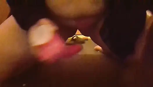 Büyük götlü oyuncakla ateşli pembe seks