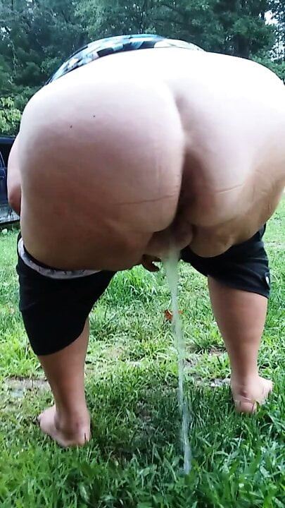 BBW WIFE POURING