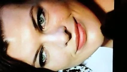 Milla Jovovich'in üzerine boşal